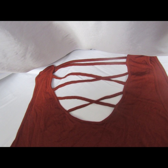 Beaded tank top with intricate back - Picture 2 of 3